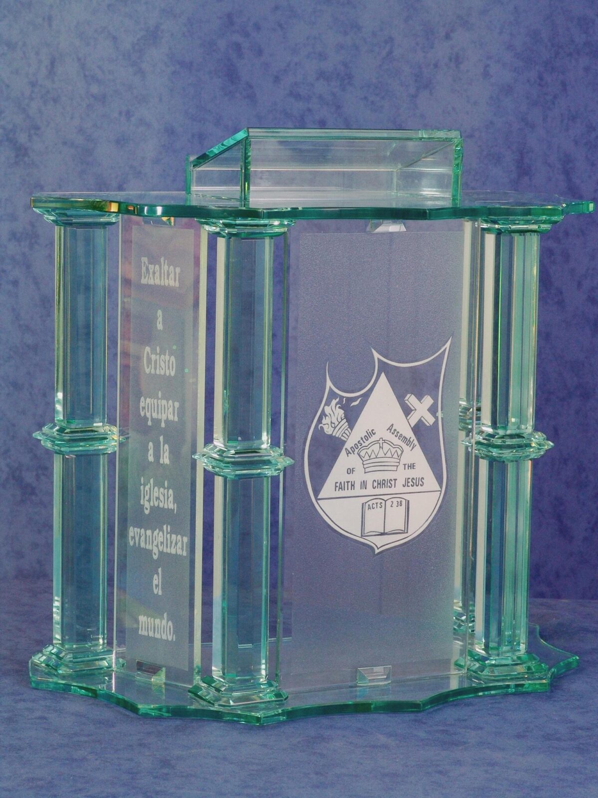 USA - Glass pulpit